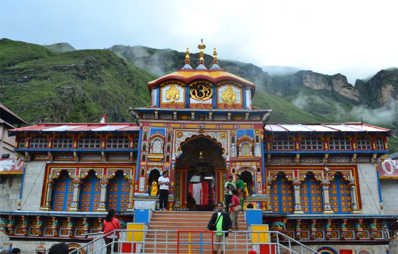 Compact Do Dham Yatra 4 nights 5 days package covering Kedarnath Badrinath efficiently